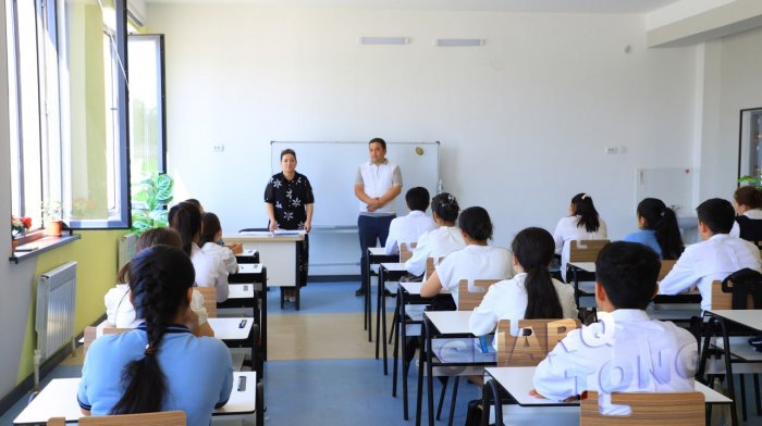 Zomin Ixtisoslashtirilgan maktab-internatida yakuniy bitiruv imtihonlari bo'lib o‘tdi